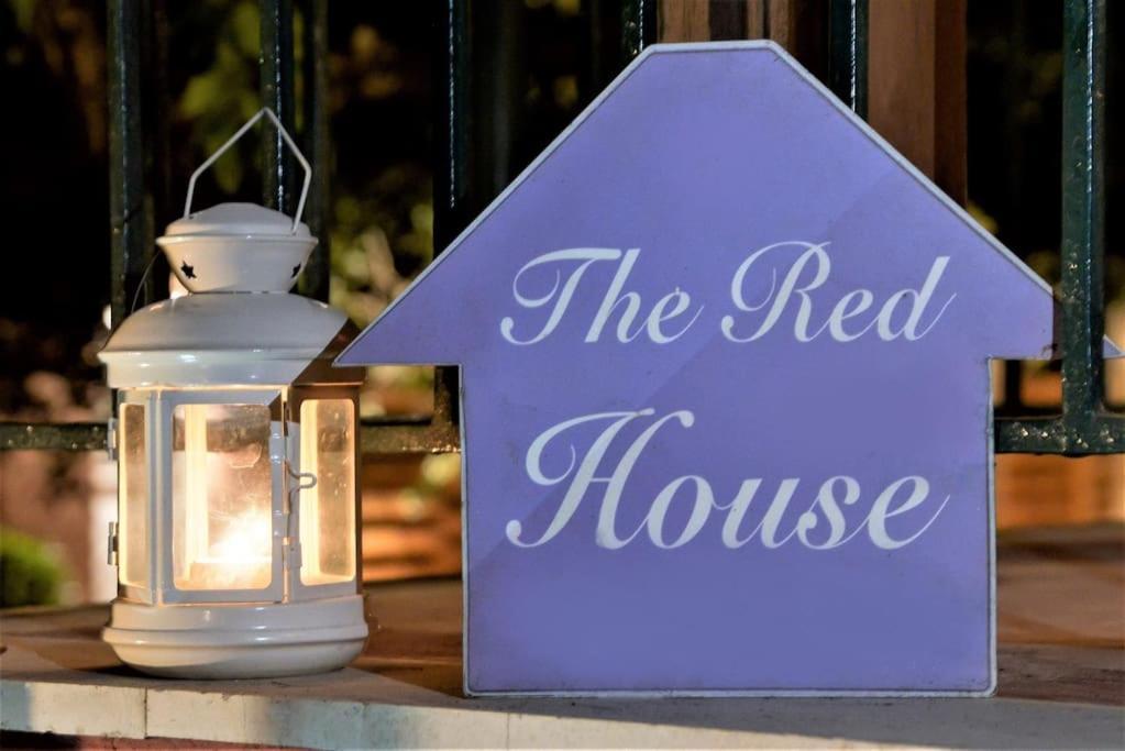 The Red House In Dassia Eksteriør billede